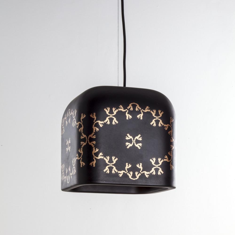 diszes fekete keramia lampaburas fuggesztek modern vilagitas design lampa konyha nappali etkezo formavivendi lakberendezes.jpg
